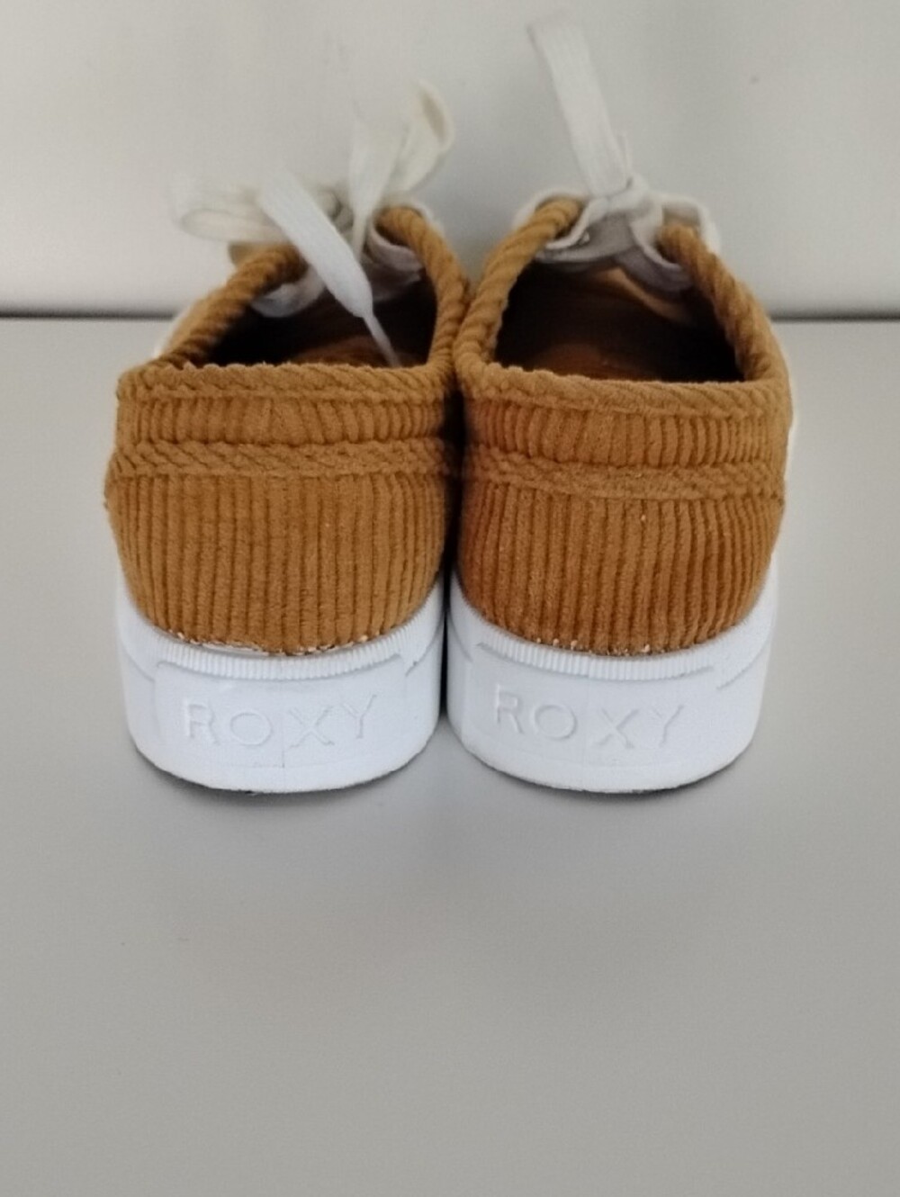 Roxy Women's Size 8.5 Corduroy Sneakers in Tan with White Laces - Picture 13 of 16